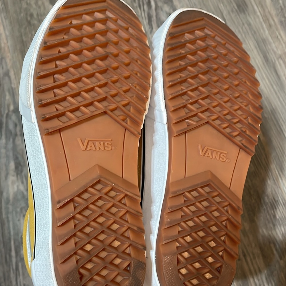 Vans - Picture 3 of 8